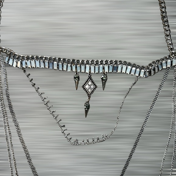Edgy silver and stone statement necklace - Picture 2 of 3